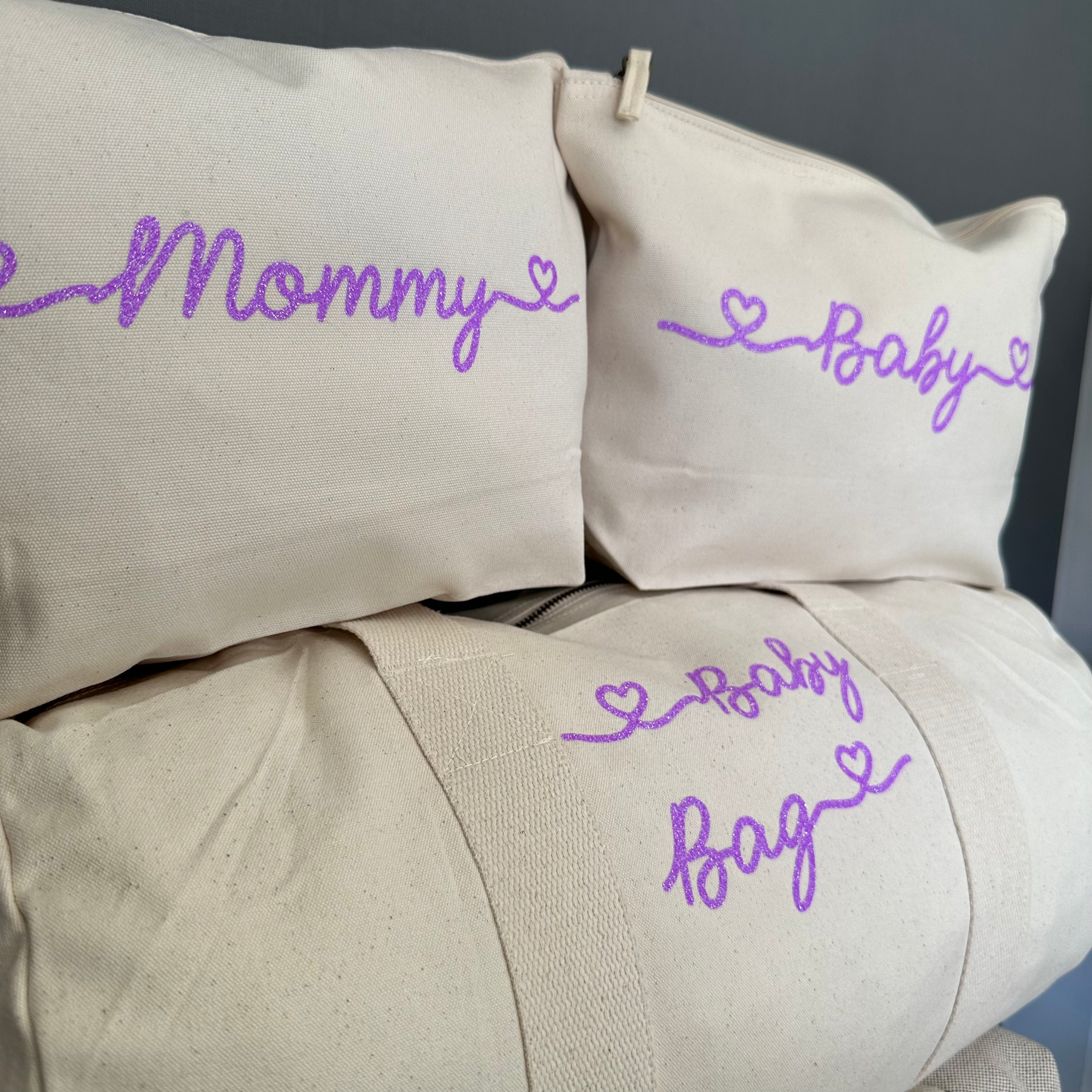 Borsone mamma, 1 borsone baby e 2 Pochette con cuoricini Lavanda Glitter - Be Brave Boutique