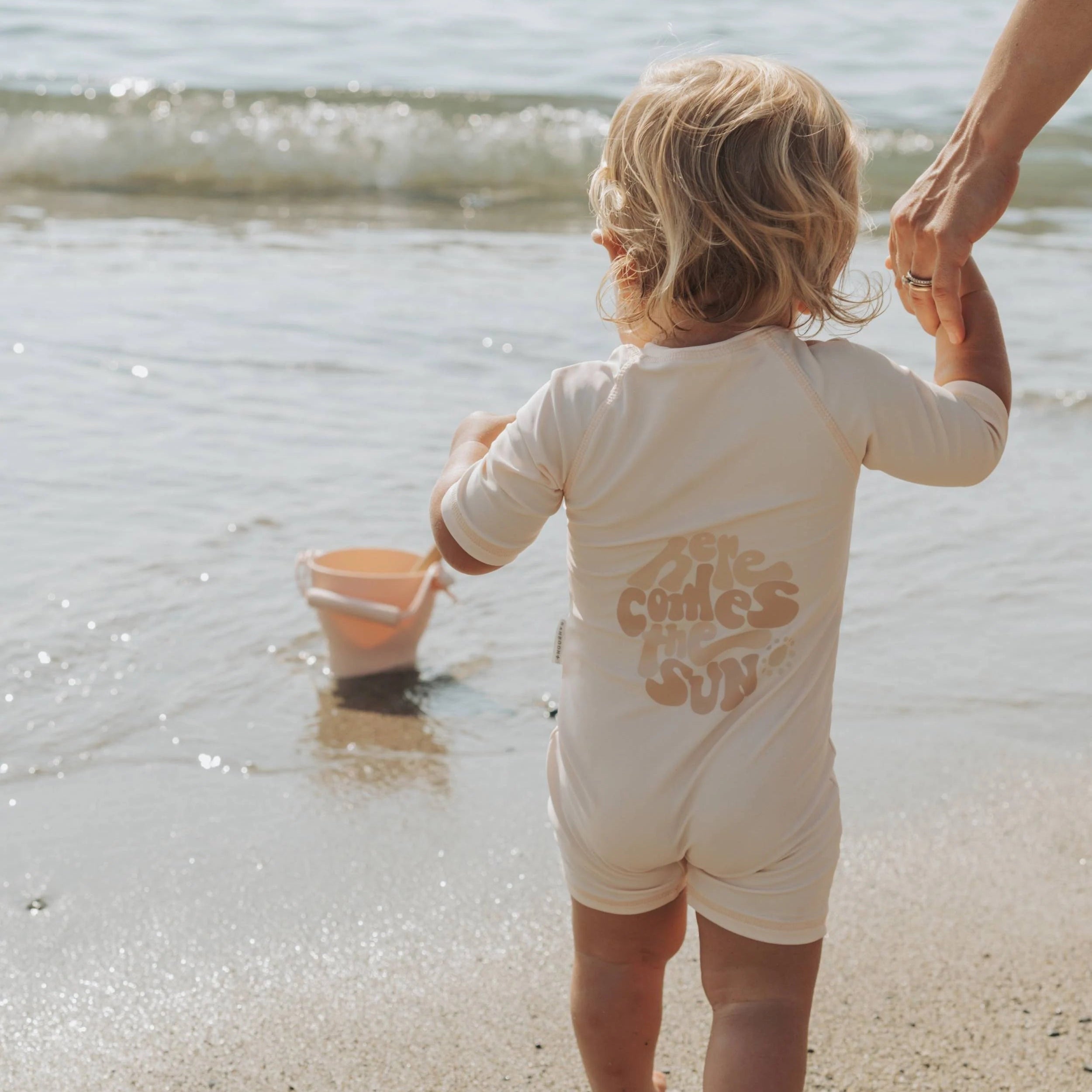 Tutina da mare UV50+ - Unisex - LOGO HERE COMES THE SUN 325 - Be Brave Boutique