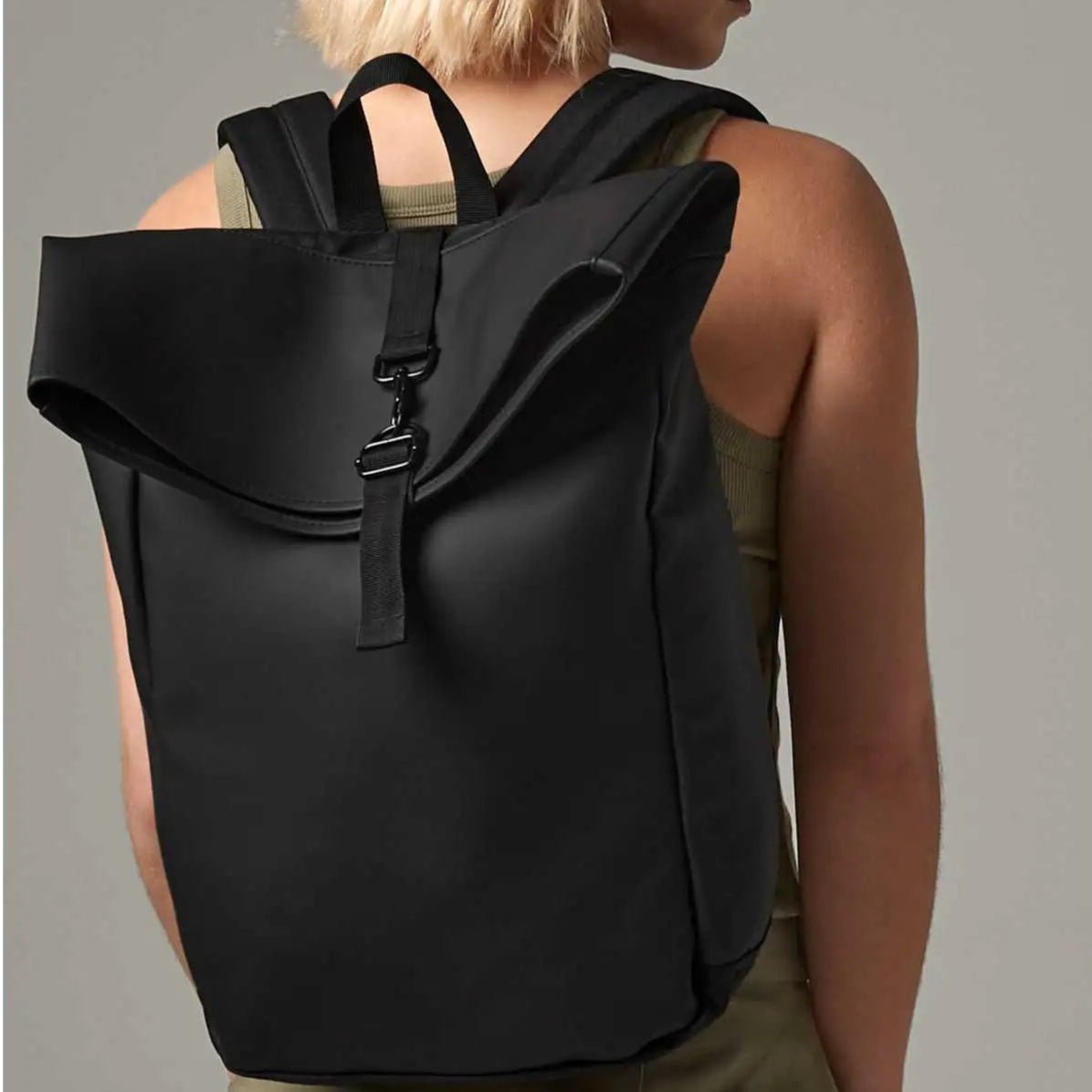 Zaino in tessuto riciclato Roll-Top idrorepellente Nero - Be Brave Boutique