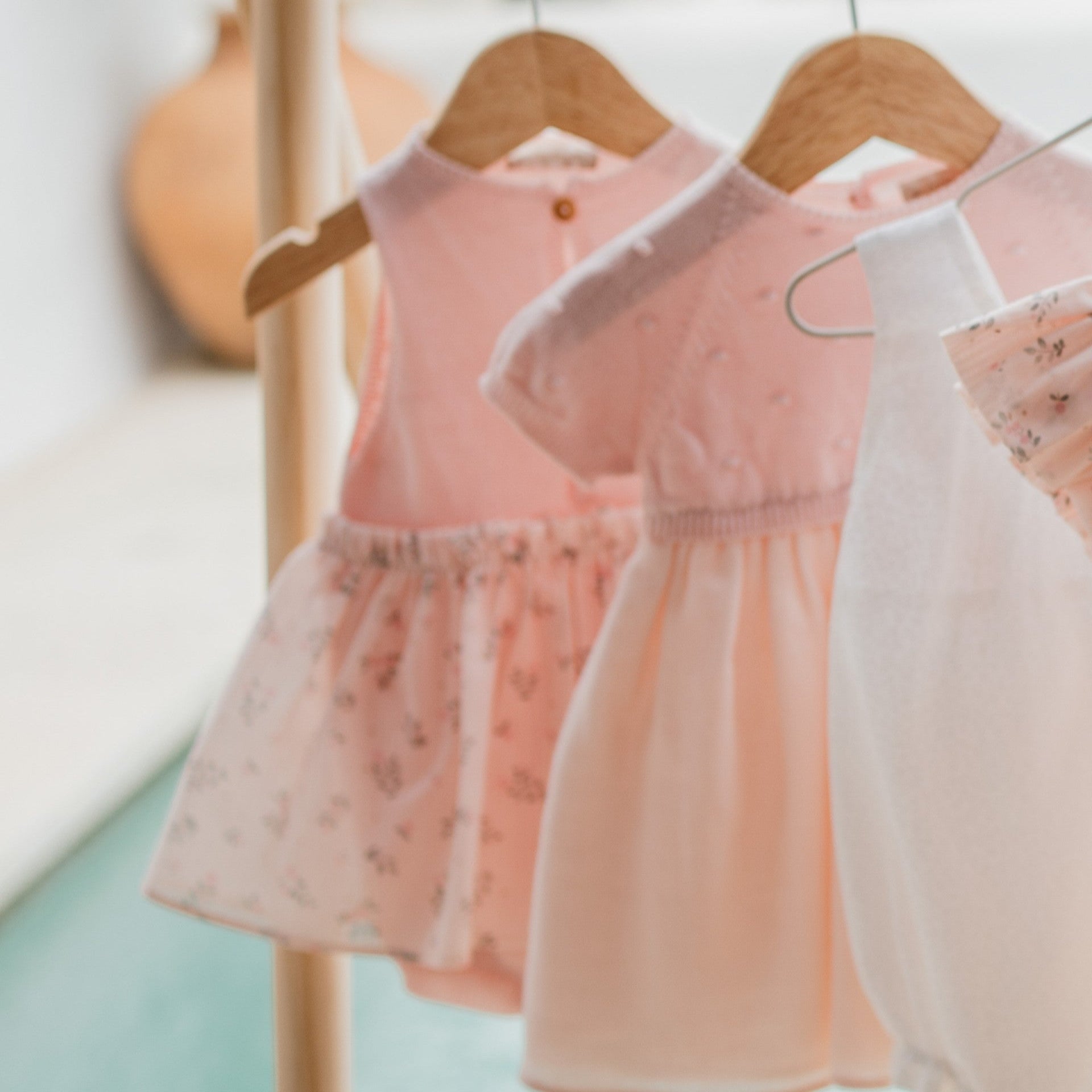 Bosy Bimba ad abitino fiori rosa - Be Brave Boutique