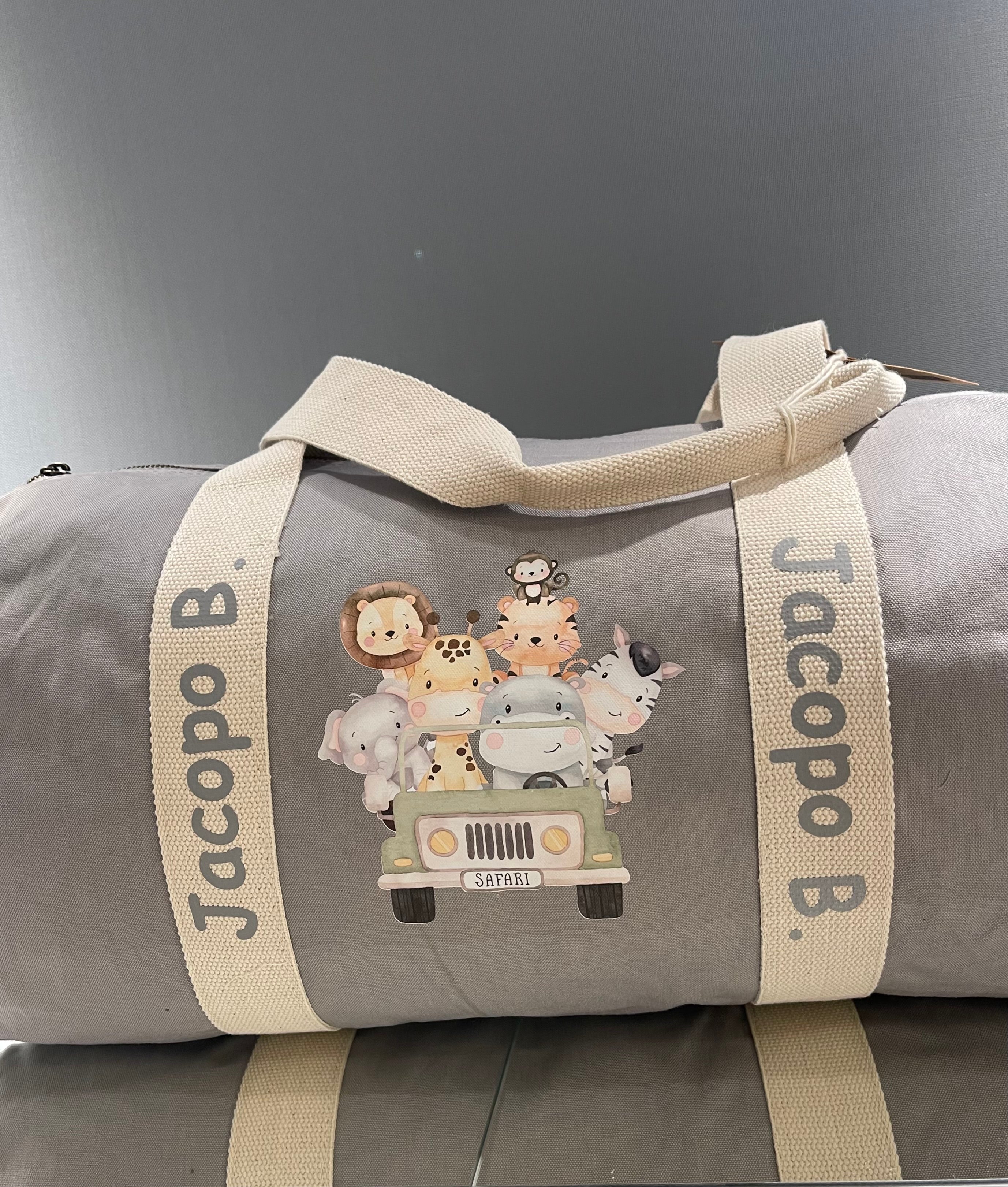 Set Borsone Baby, 2 beauty case e 3 sacchi primi cambi in cotone canvas stampa Safari personalizzati con nome - Be Brave Boutique