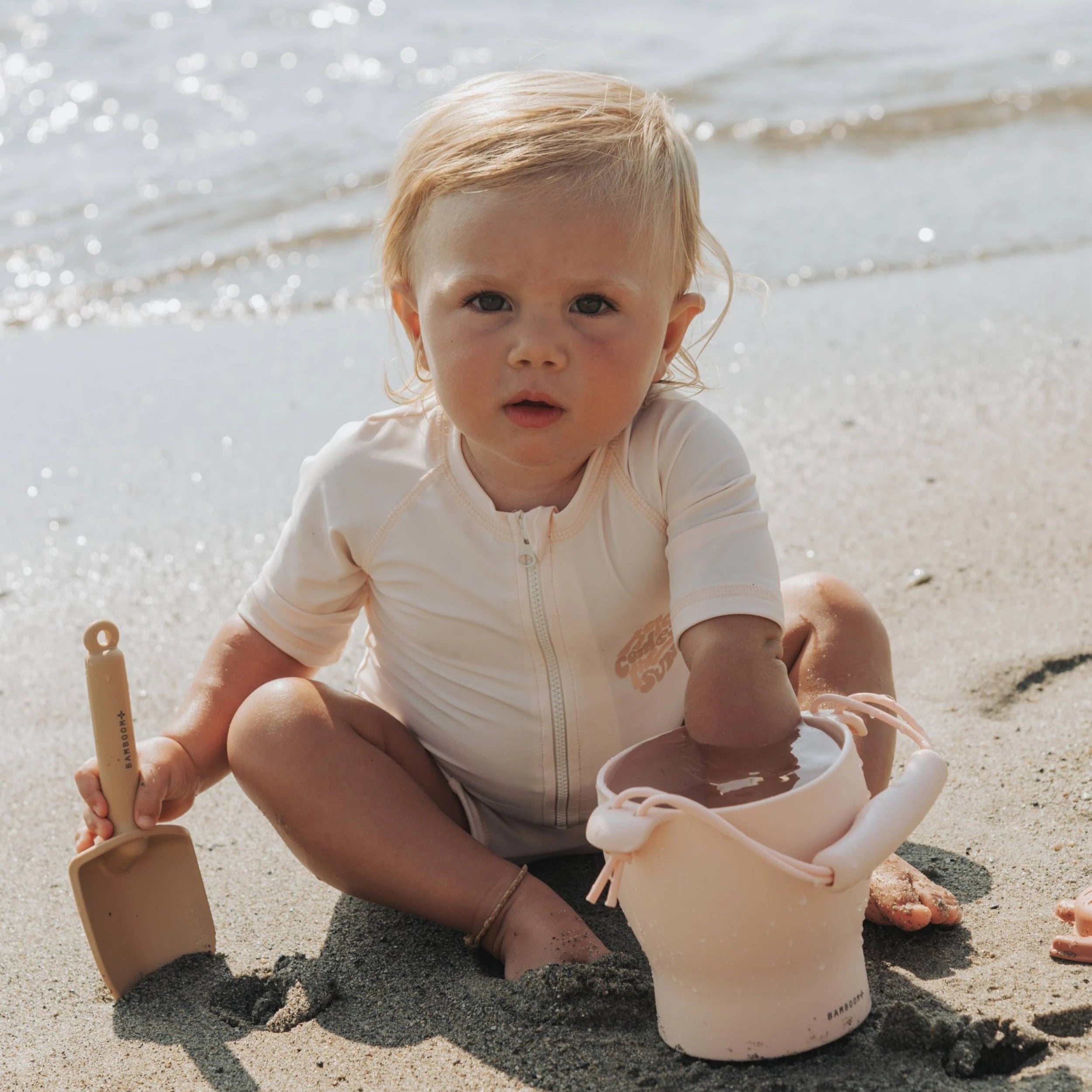 Tutina da mare UV50+ - Unisex - LOGO HERE COMES THE SUN 325 - Be Brave Boutique