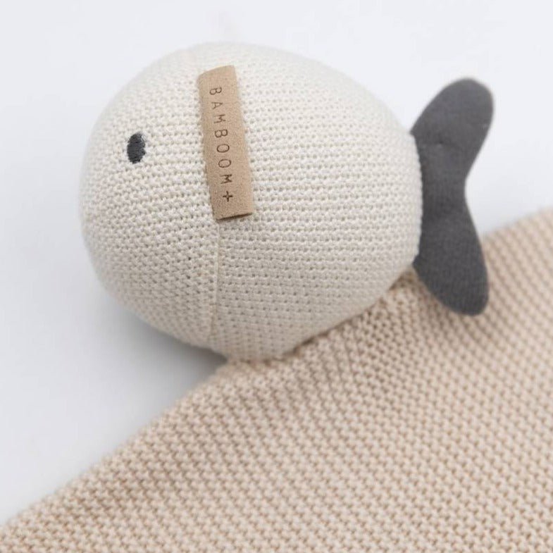 Doudou, fatto a Maglia - Fish - BIRCH SAND 09 - Be Brave Boutique