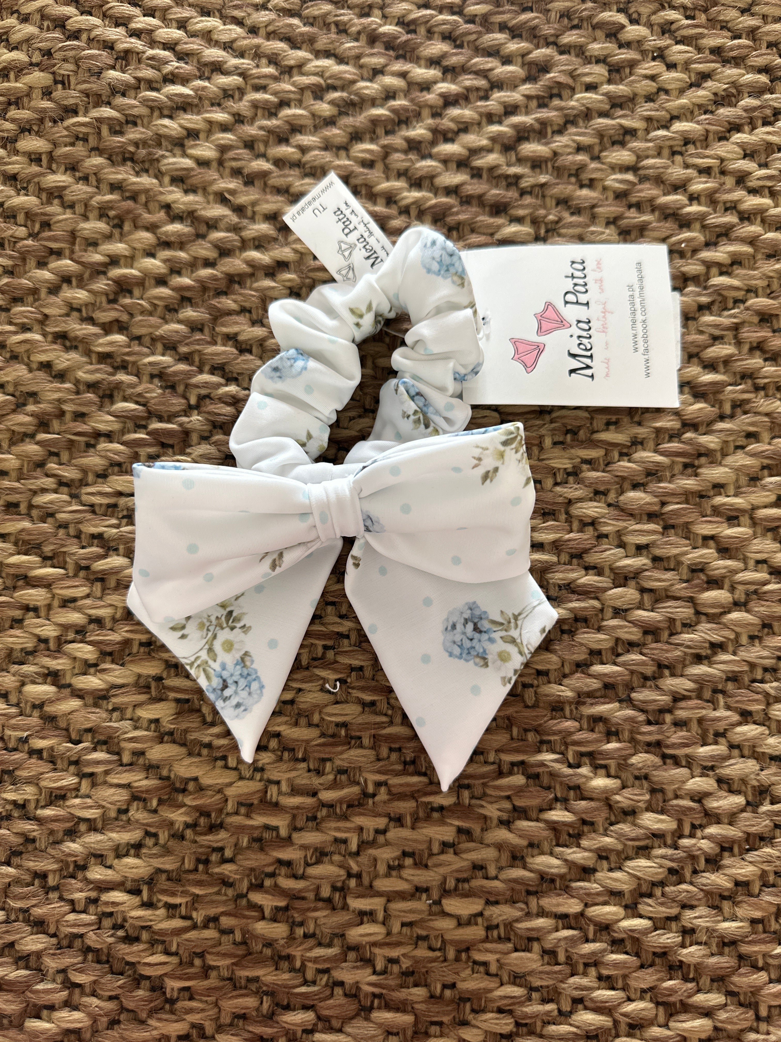 Scrunchie con fiocco per capelli in poliestere fiori azzurri - Be Brave Boutique