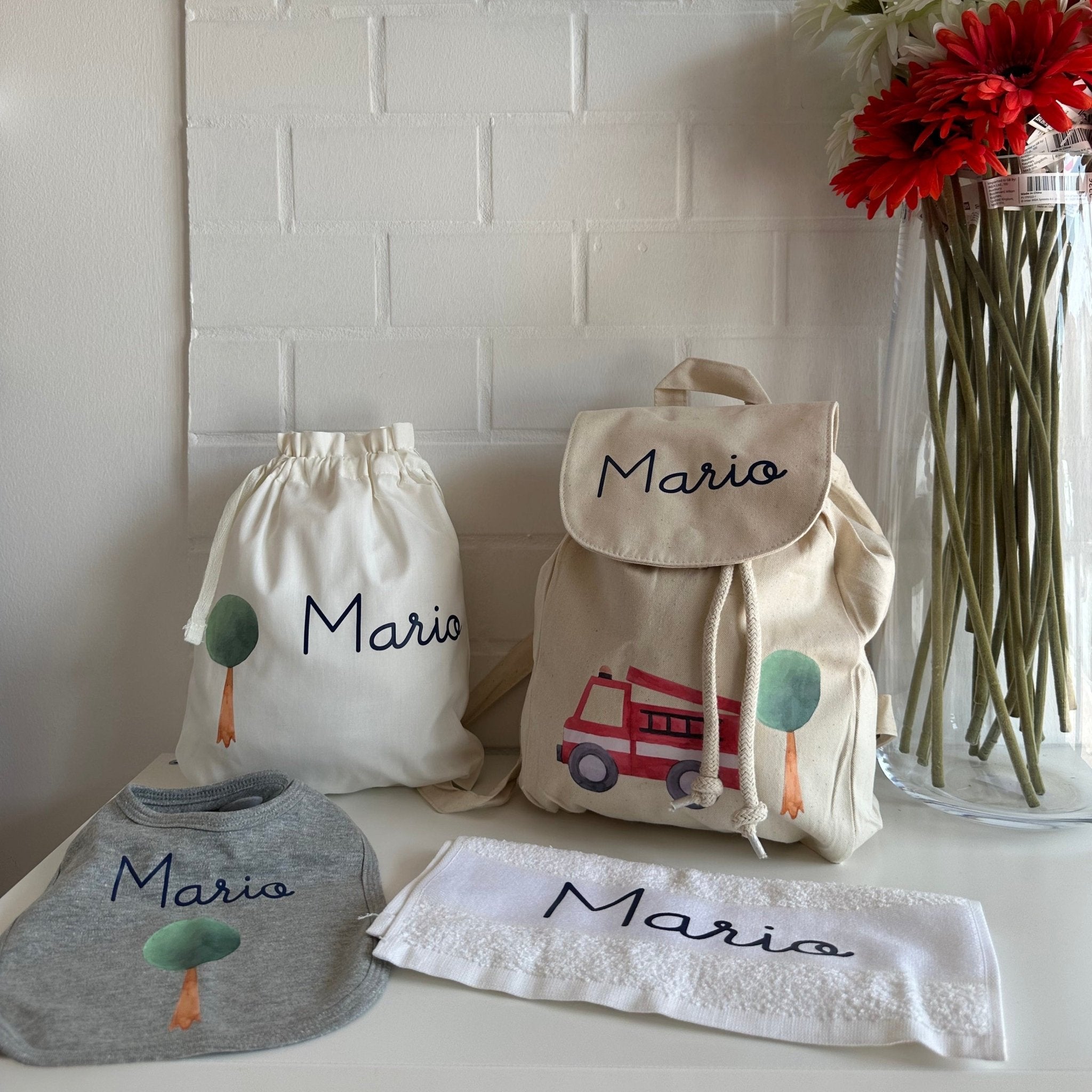 Set asilo Mini Zaino, Sacchetto cambi, asciugamani e bavetta pompieri - Be Brave Boutique