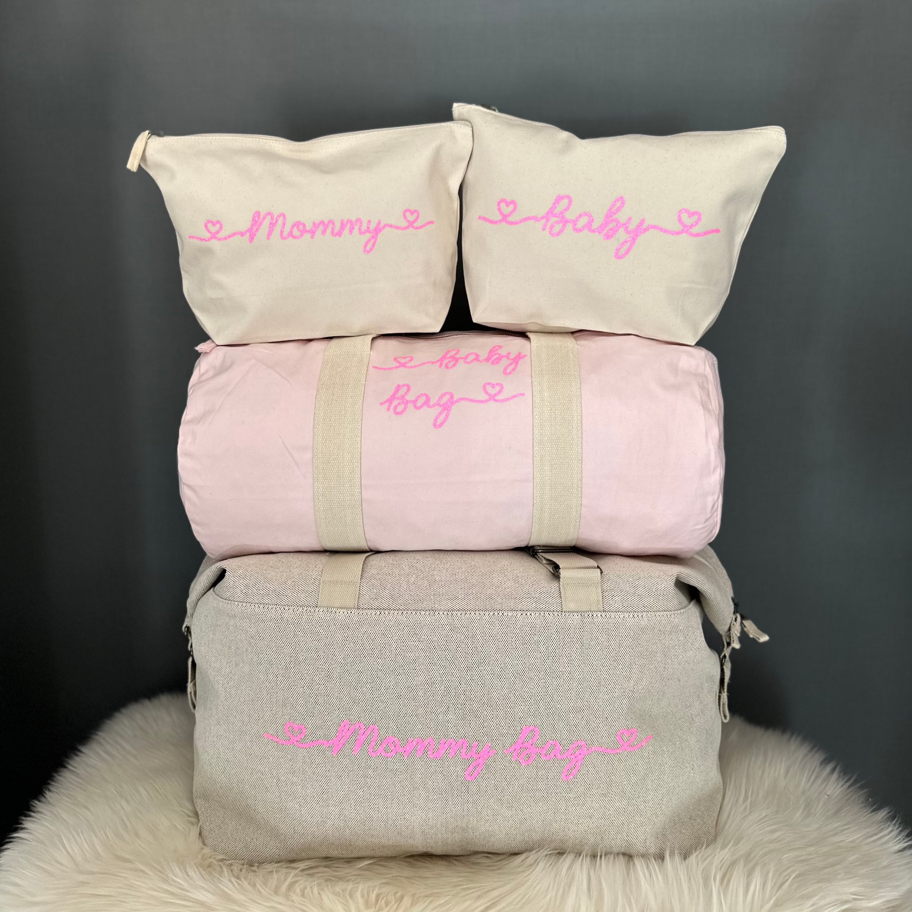 Borsone mamma, 1 borsone baby Rosa  e 2 Pochette con cuoricini Barbie Glitter - Be Brave Boutique