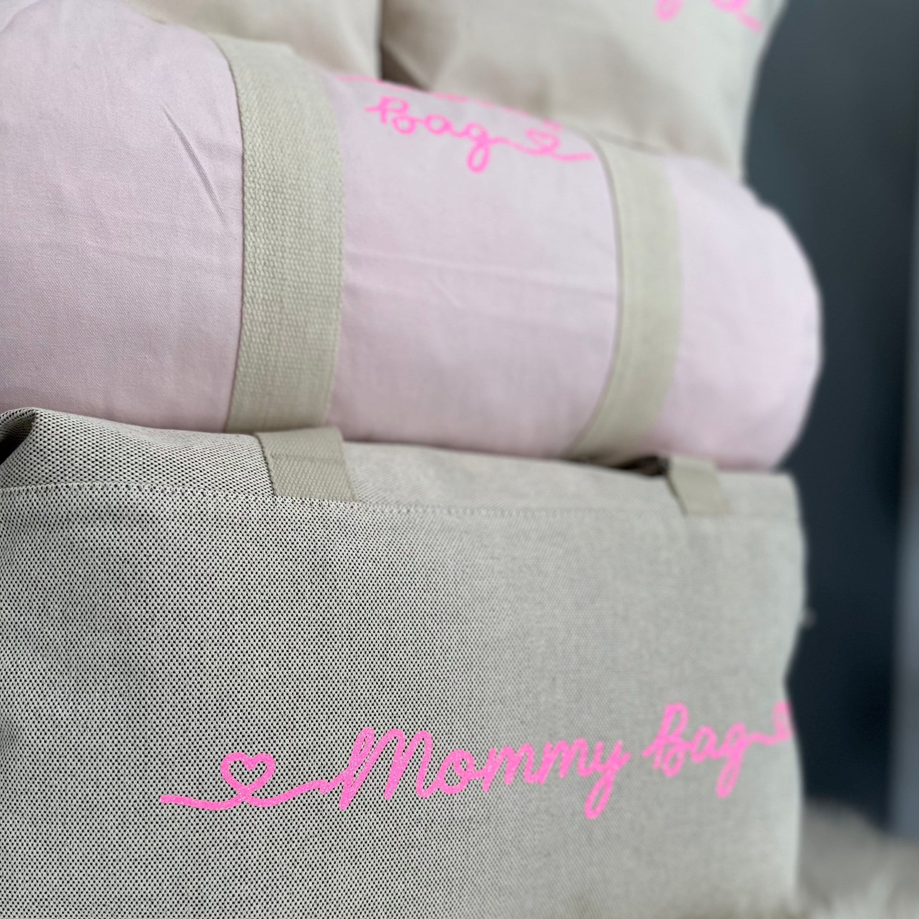 Borsone mamma, 1 borsone baby Rosa  e 2 Pochette con cuoricini Barbie Glitter - Be Brave Boutique