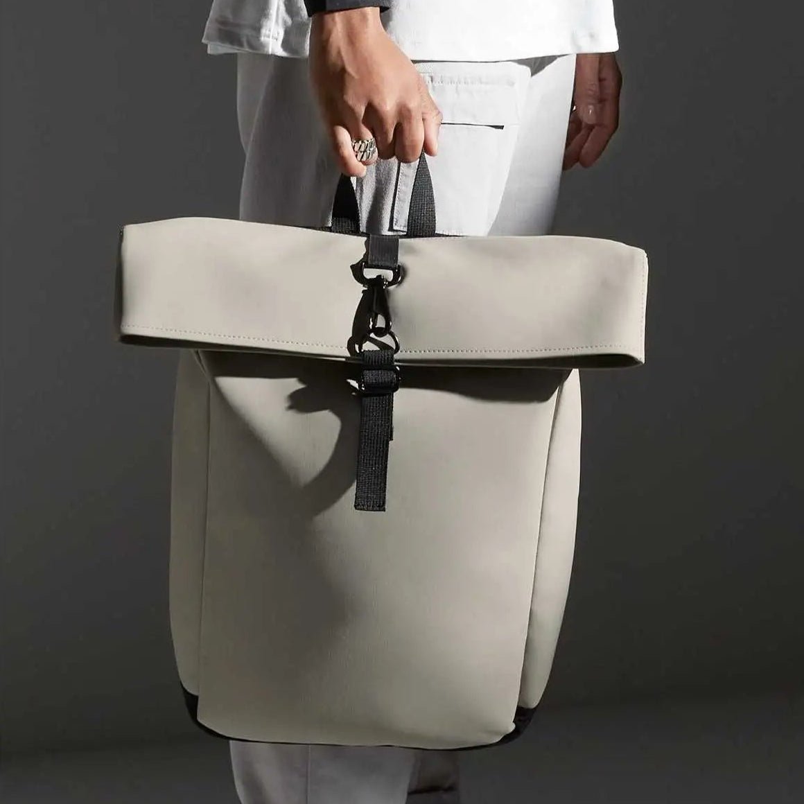 Zaino in tessuto riciclato Roll-Top idrorepellente  Grigio - Be Brave Boutique
