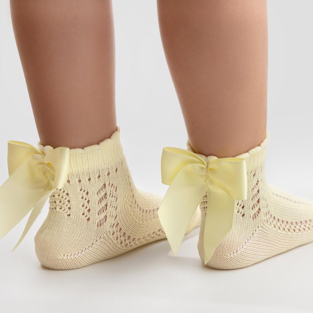 Calze bimba basse con fiocco traforate Yellow Meia Pata - Be Brave Boutique