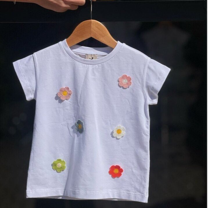 T-shirt in Cotone con Fiori Ricamati Colorati