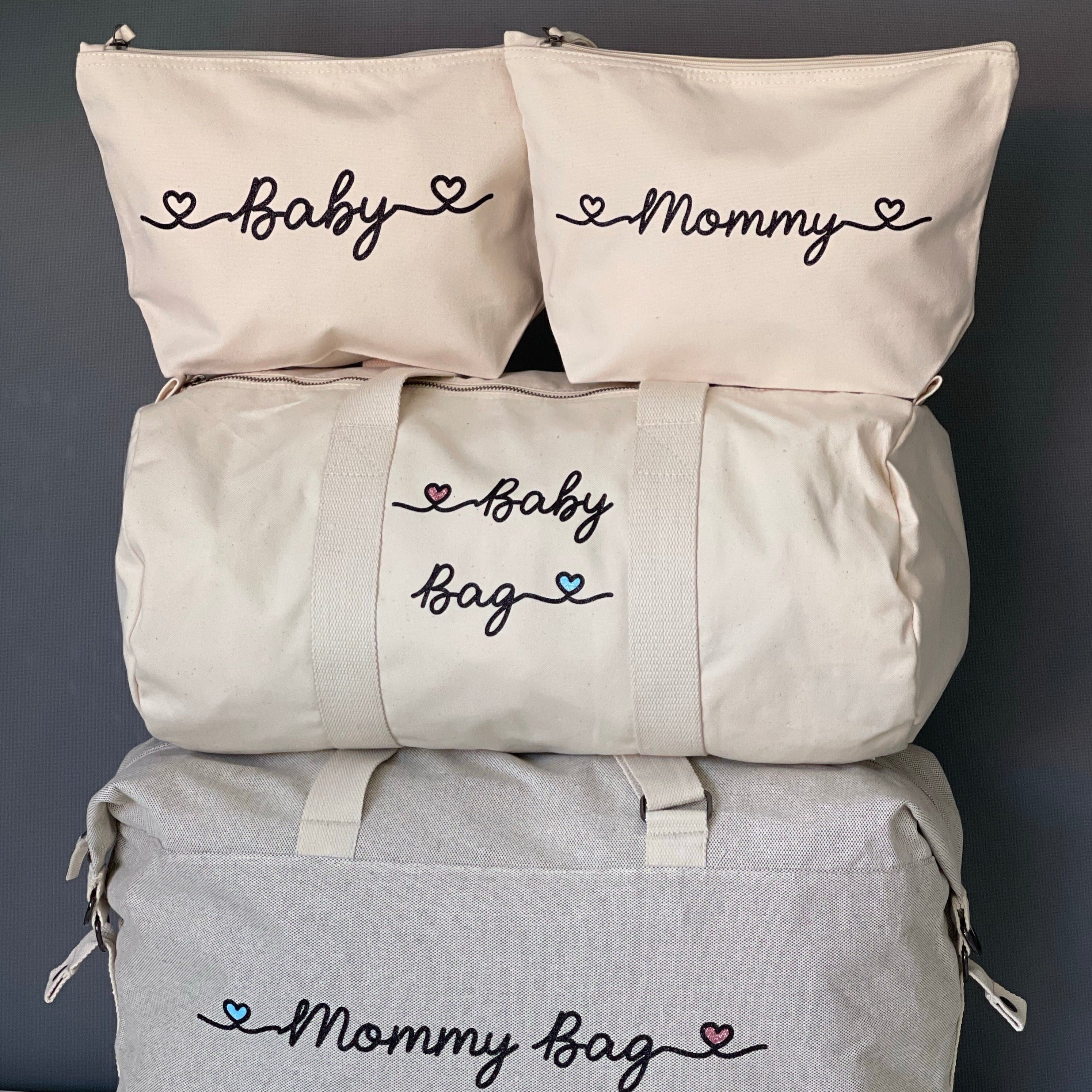 Borsone mamma, 1 borsone baby  e 2 Pochette con cuoricini Rosa/Azzurro - Be Brave Boutique