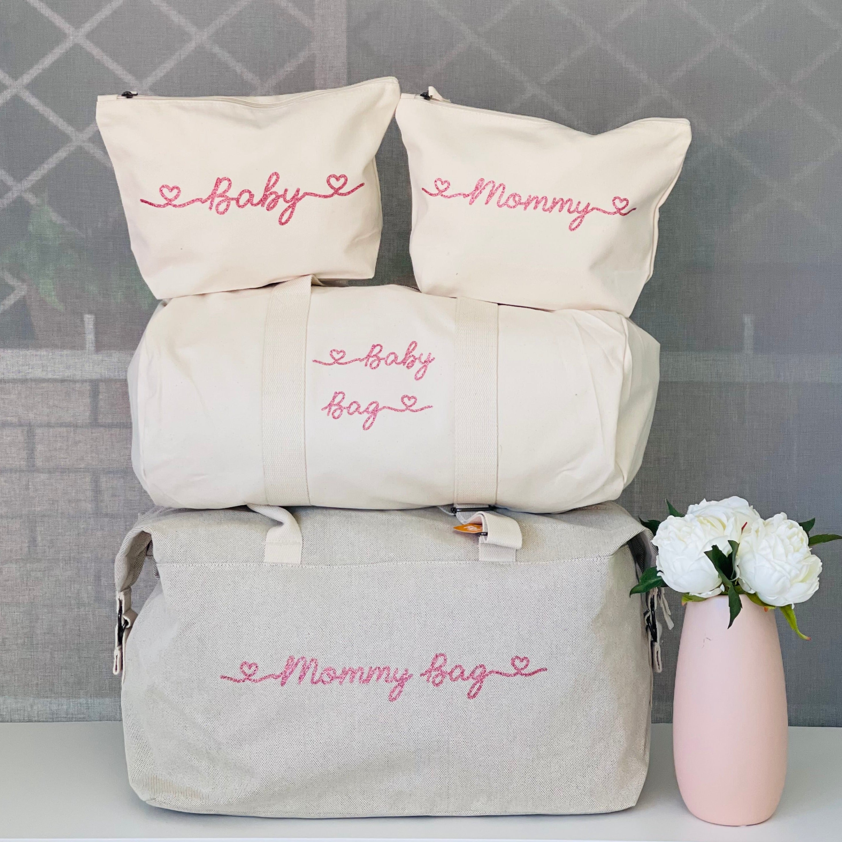 Borsone mamma, 1 borsone baby  e 2 Pochette con cuoricini - Be Brave Boutique