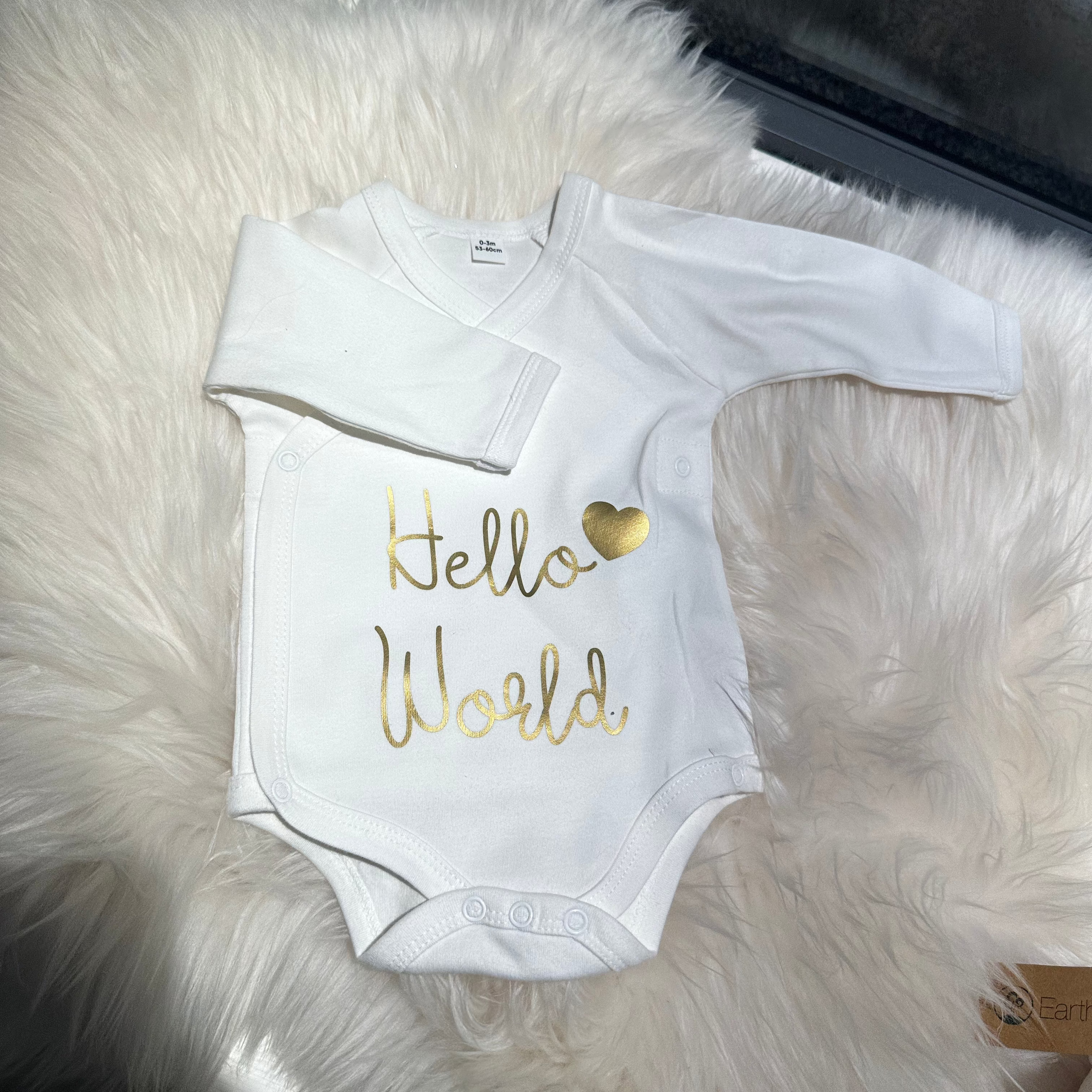 Body neonato nascita maniche lunghe incrociato Hello World - Be Brave Boutique