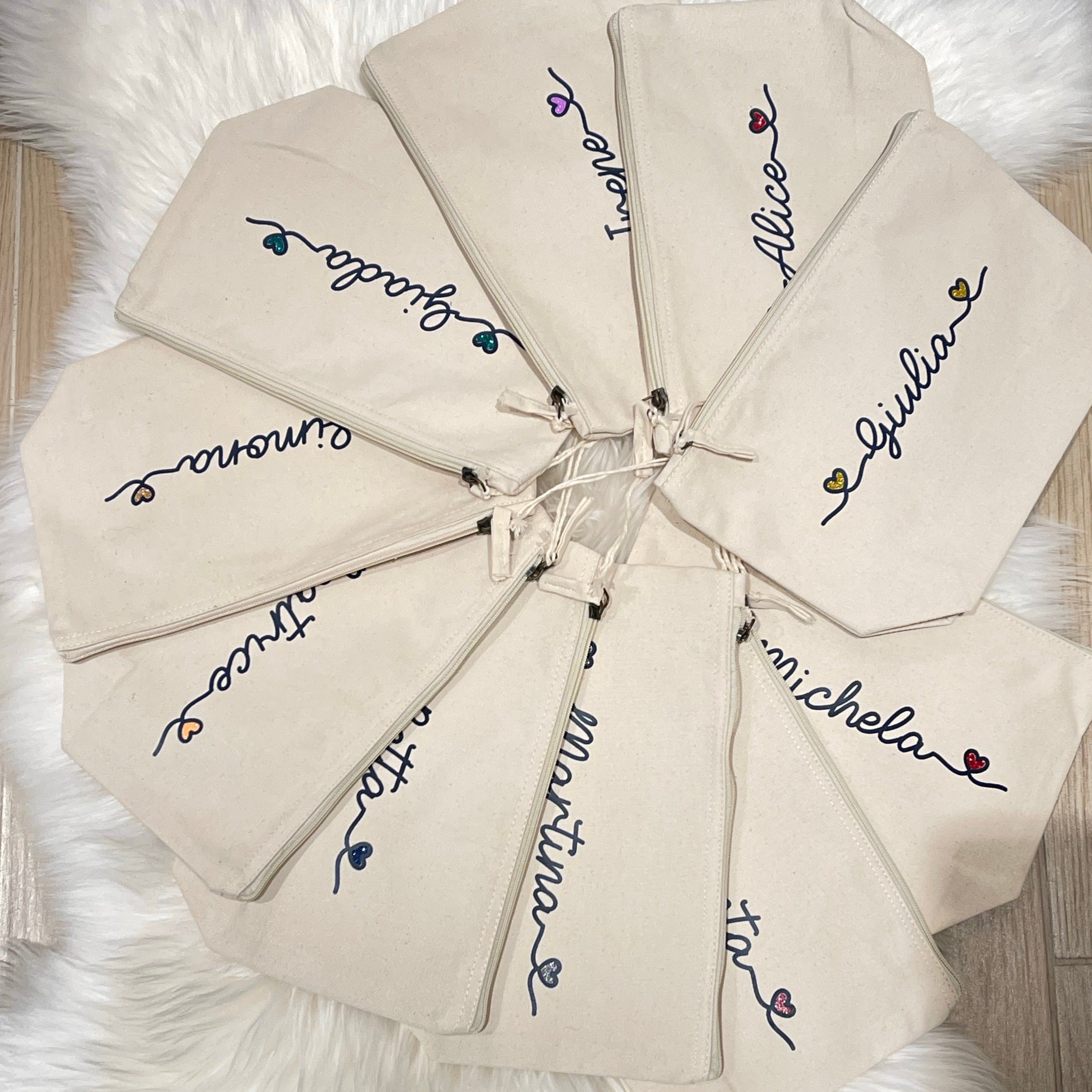 Pochette cuoricini personalizzabile - Be Brave Boutique
